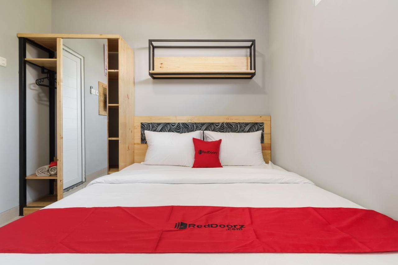 Hotel Reddoorz Near Plaza Atrium Senen Yakarta Exterior foto