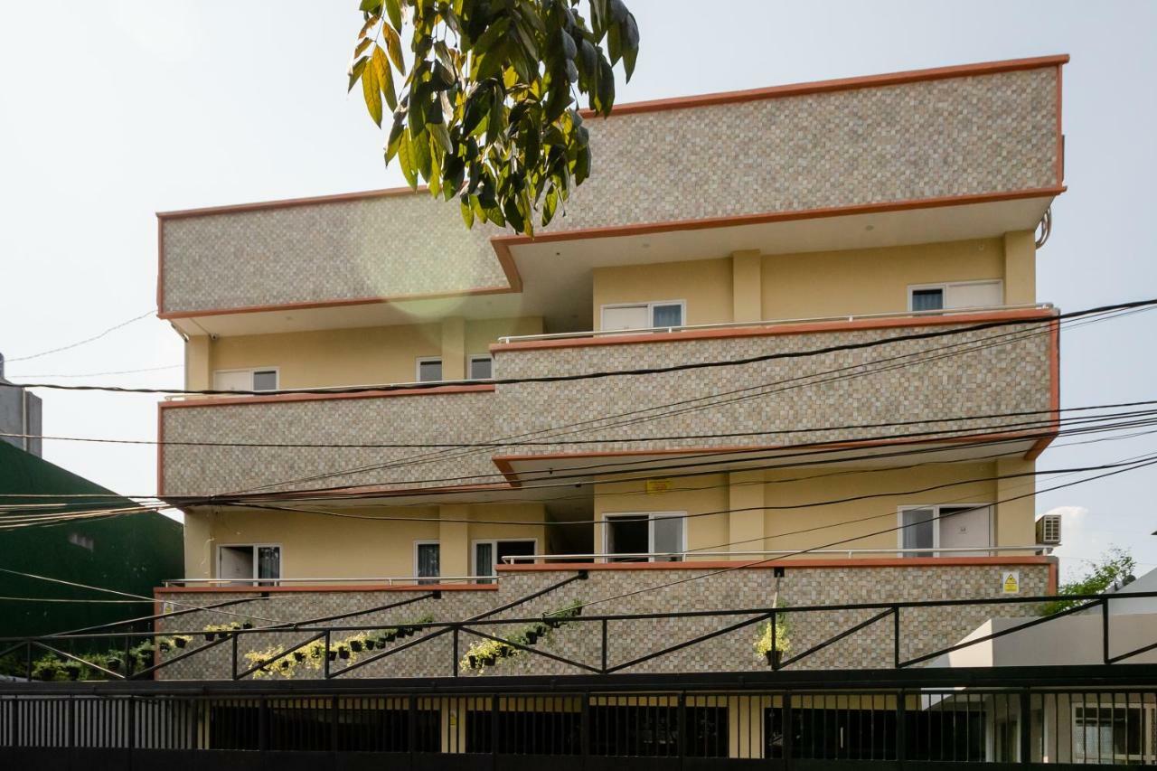 Hotel Reddoorz Near Plaza Atrium Senen Yakarta Exterior foto